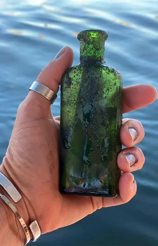 Романтические бутылки из Сассекса обернулись скандалом — необычная история