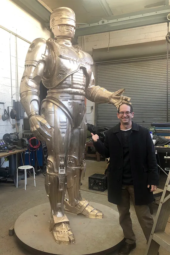 Огромная статуя Робокопа в Детройте — где стоит и почему вокруг неё столько шума