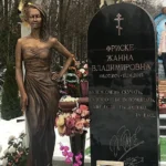 С памятника Жанне Фриске украли часы — что произошло на могиле певицы