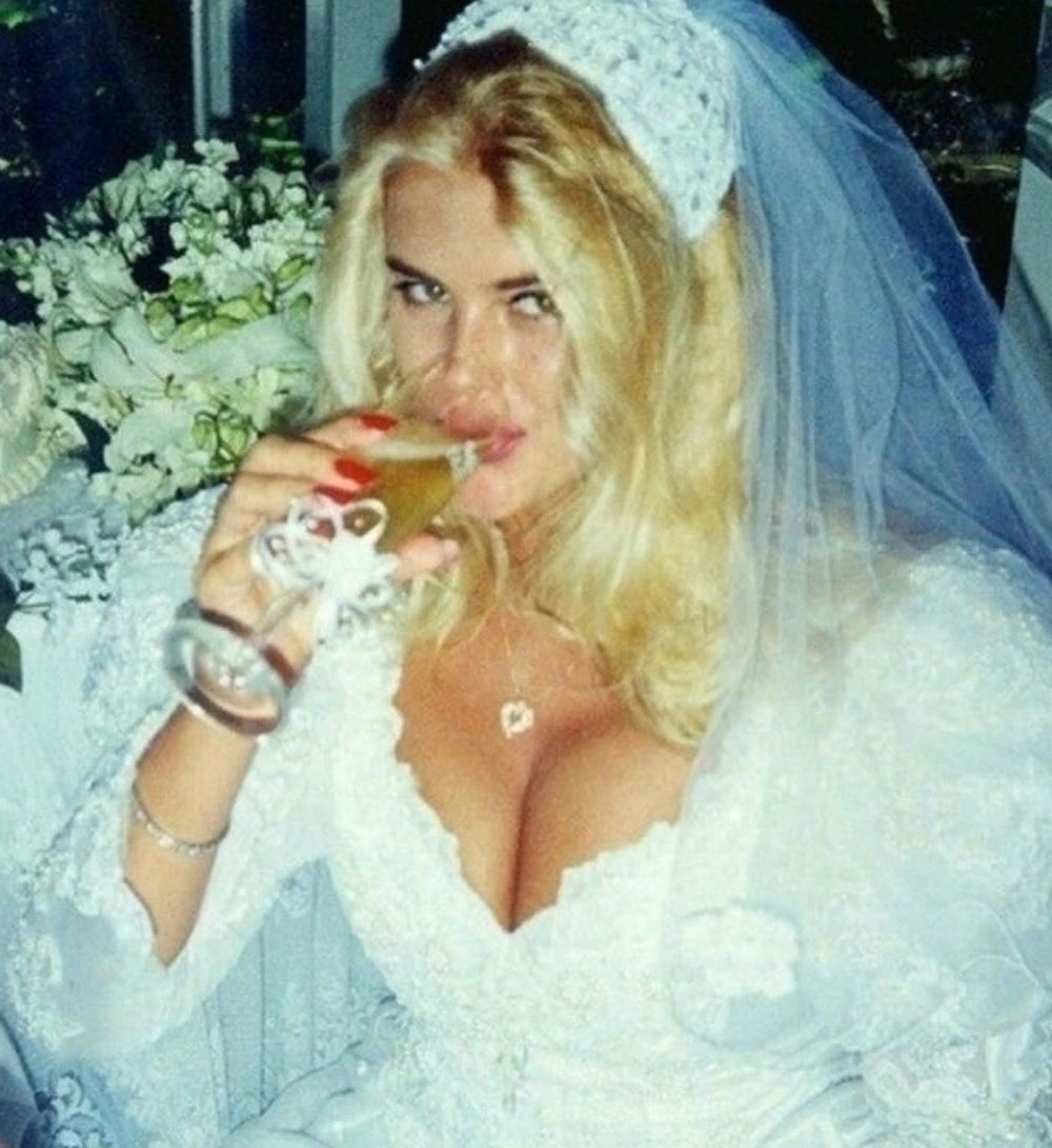 Анна Николь Смит и миллиардер Маршалл — скандальный брак 90-х