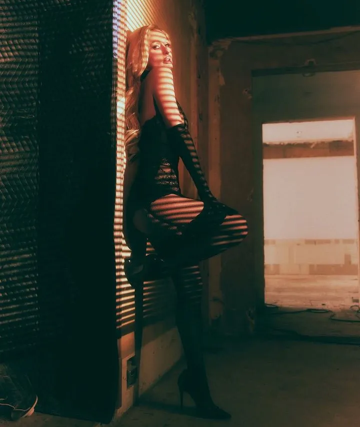 Перис Хилтон показала «фатальную женщину» в Instagram — пикантные фото 2026