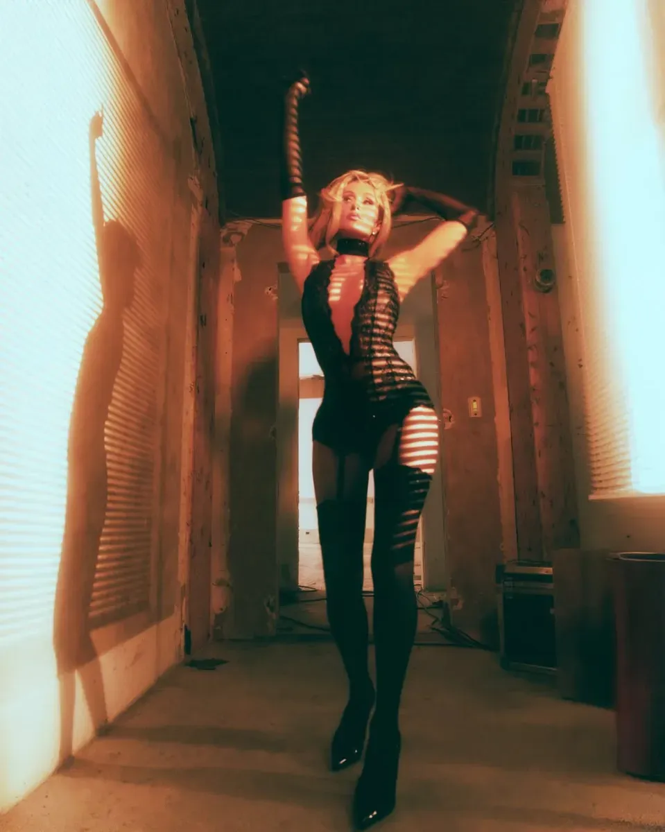 Перис Хилтон показала «фатальную женщину» в Instagram — пикантные фото 2026