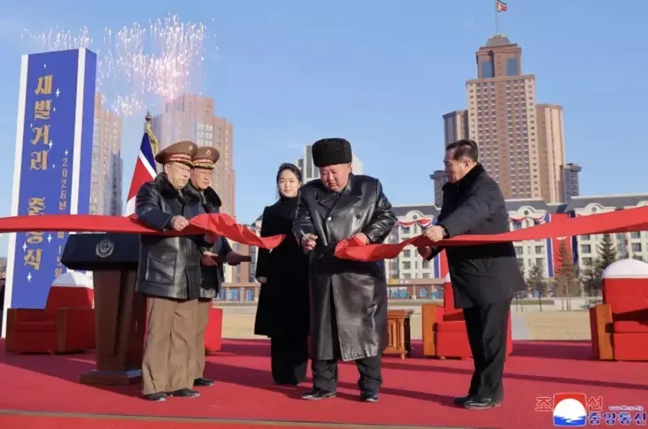 Ким Чжу Э - дочь Ким Чен Ына и возможная наследница власти в КНДР