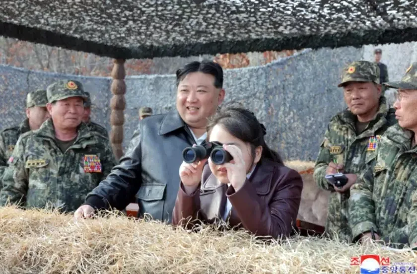 Ким Чжу Э - дочь Ким Чен Ына и возможная наследница власти в КНДР