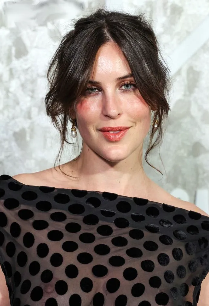 Скаут Уиллис в прозрачном платье без белья на вечеринке «Грэмми»