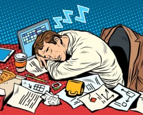 Работник уснул на рабочем месте и притворился, что молится - смешное видео