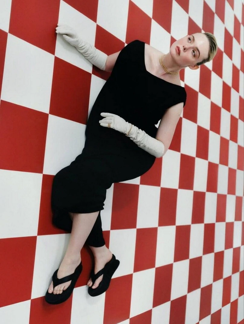 Эль Фаннинг Elle UK фотосессия Balenciaga McQueen
