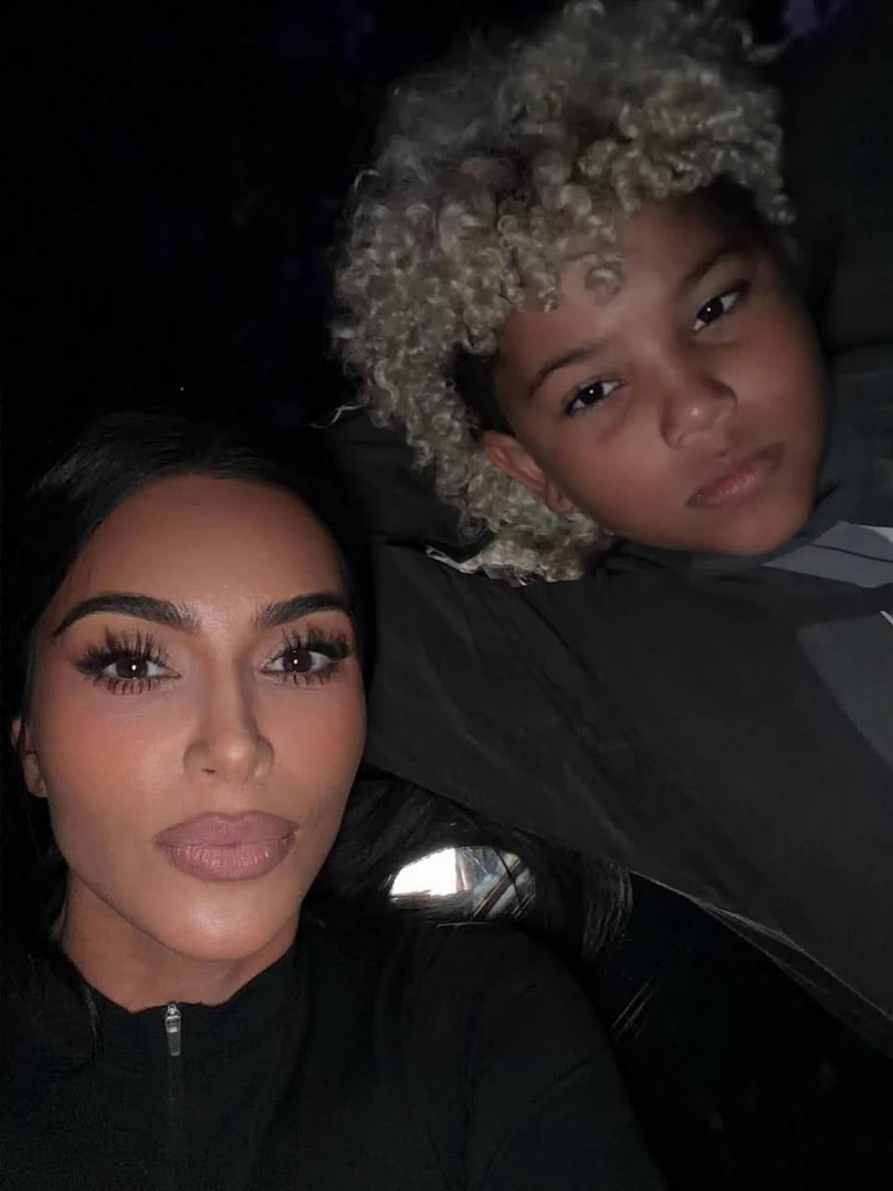 Ким Кардашьян утро с детьми новые фото