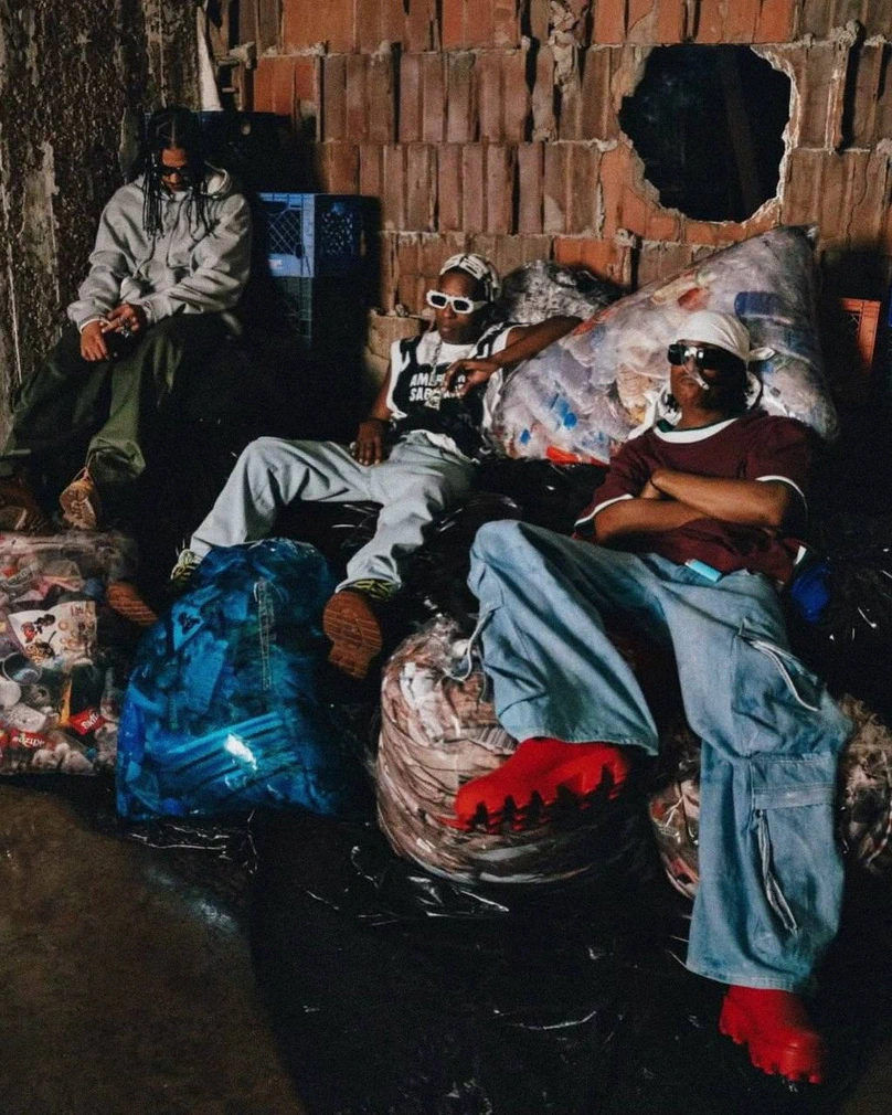 Диван из мусорных пакетов A$AP Rocky