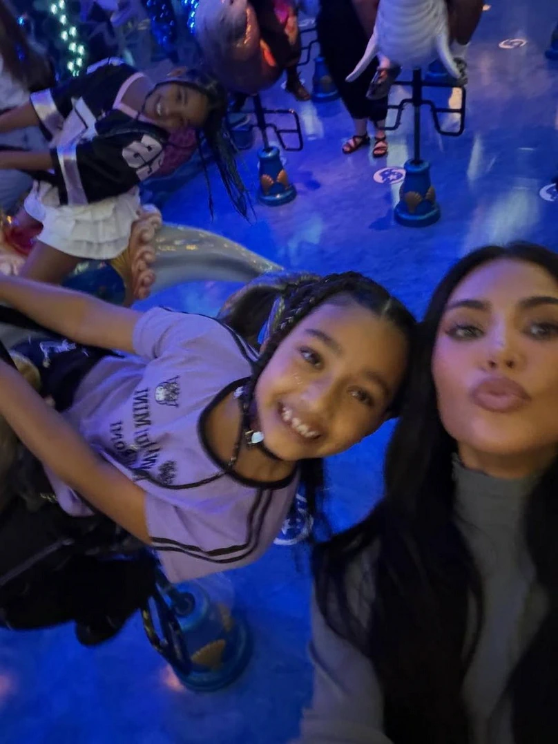 Ким Кардашьян утро с детьми новые фото