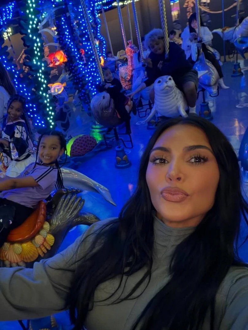 Ким Кардашьян утро с детьми новые фото