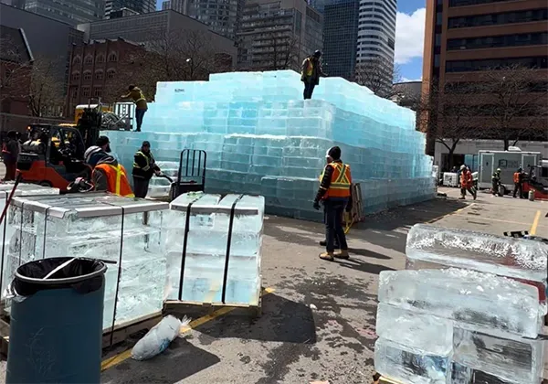 Ледяной блок Дрейка в Торонто