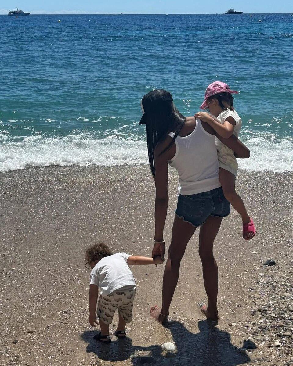 Наоми Кэмпбелл с ребёнком Vogue