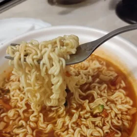 лапша как валюта в тюрьме США