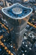 Пекин: небоскреб CITIC Tower (China Zun) после столкновения с легкомоторным самолетом