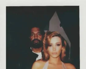 Бьянка Цензори и Канье Уэст на стилизованном под Polaroid фото: пара обнимается в откровенных и лаконичных образах