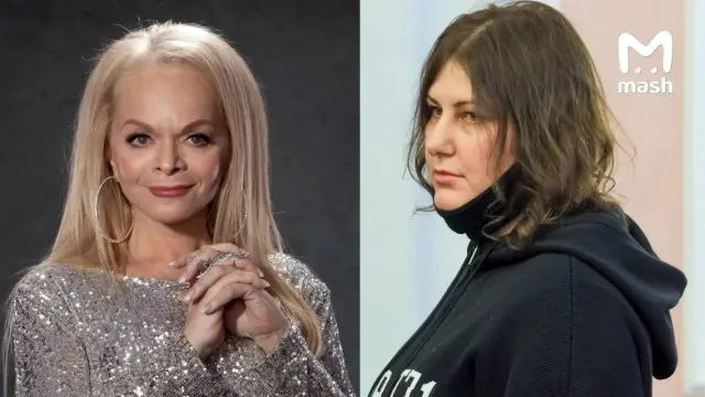 Интерьер квартиры с паркетом и инициалами Ларисы Долиной: Елена Лурье выставила элитное жилье на продажу за 200 миллионов рублей