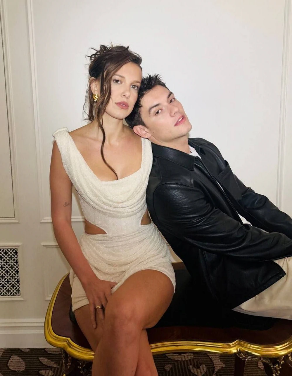 Милли Бобби Браун и Луис Партридж в атмосферной фотосессии для журнала The Interview