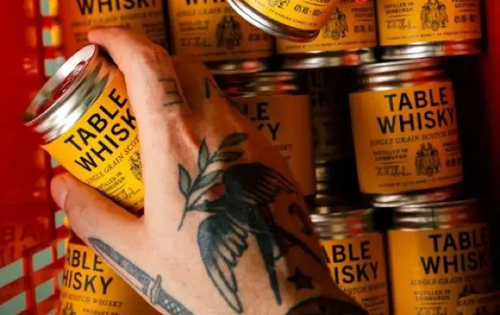 Алюминиевая банка виски Port of Leith Distillery: шотландский производитель выпустил напиток объемом 100 мл в формате, напоминающем консервы