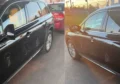 Поврежденный автомобиль на паркинге в Октябрьском районе Минска после действий хулигана