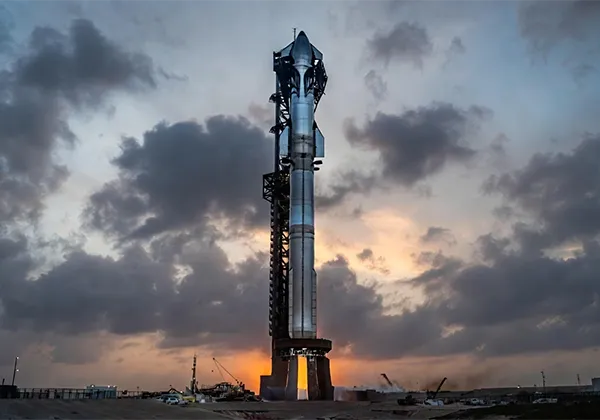 Ракета Starship на стартовой площадке: SpaceX отменила запуск версии V3 из-за несработавших двигателей