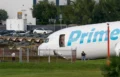 Последствия аварии Boeing 767 в Майами: пожар на парковке и работа спасателей после выкатывания за ВПП